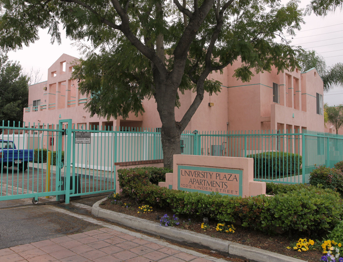 Building Photo - University Plaza Apartments