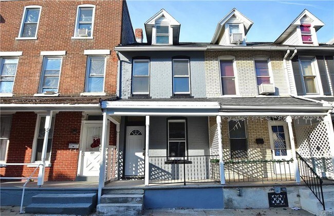 Foto del edificio - 619 Cedar St