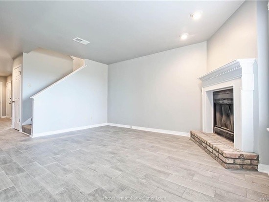Building Photo - 5646 S Lakeshore Dr