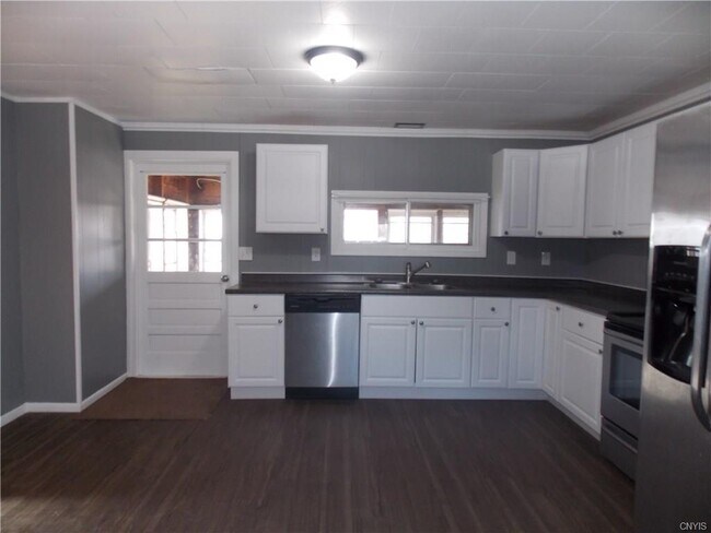 Building Photo - New to the Market Town of Watertown