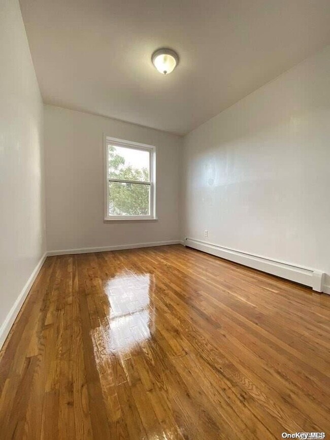 Foto del edificio - 57-24 Granger St