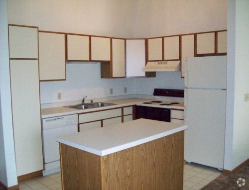 Kitchen - LAKESHORE PARK APARTMENTS