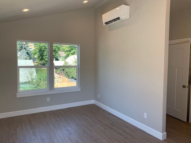 Building Photo - Cozy ADU on Bend's West Side!