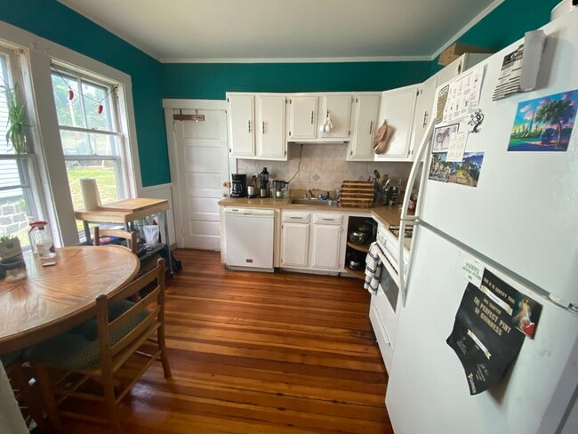 Building Photo - 35 Langley Rd