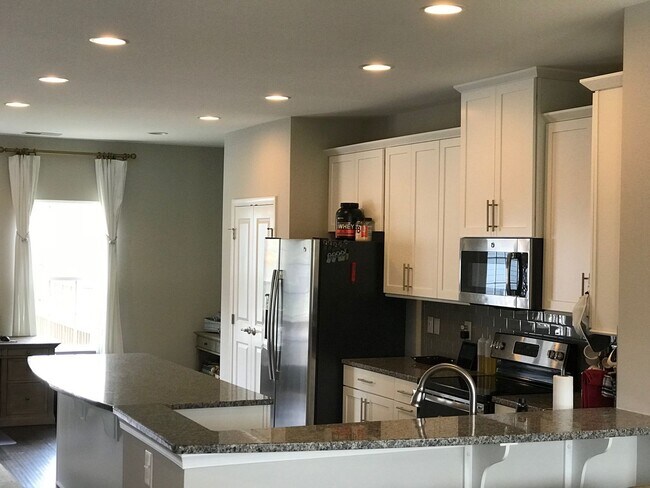 Foto del edificio - Former Model Townhome for Rent