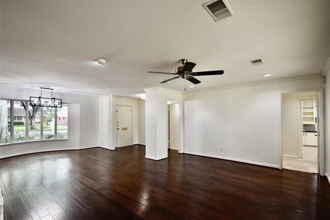 Foto del edificio - 5531 Yarwell Dr