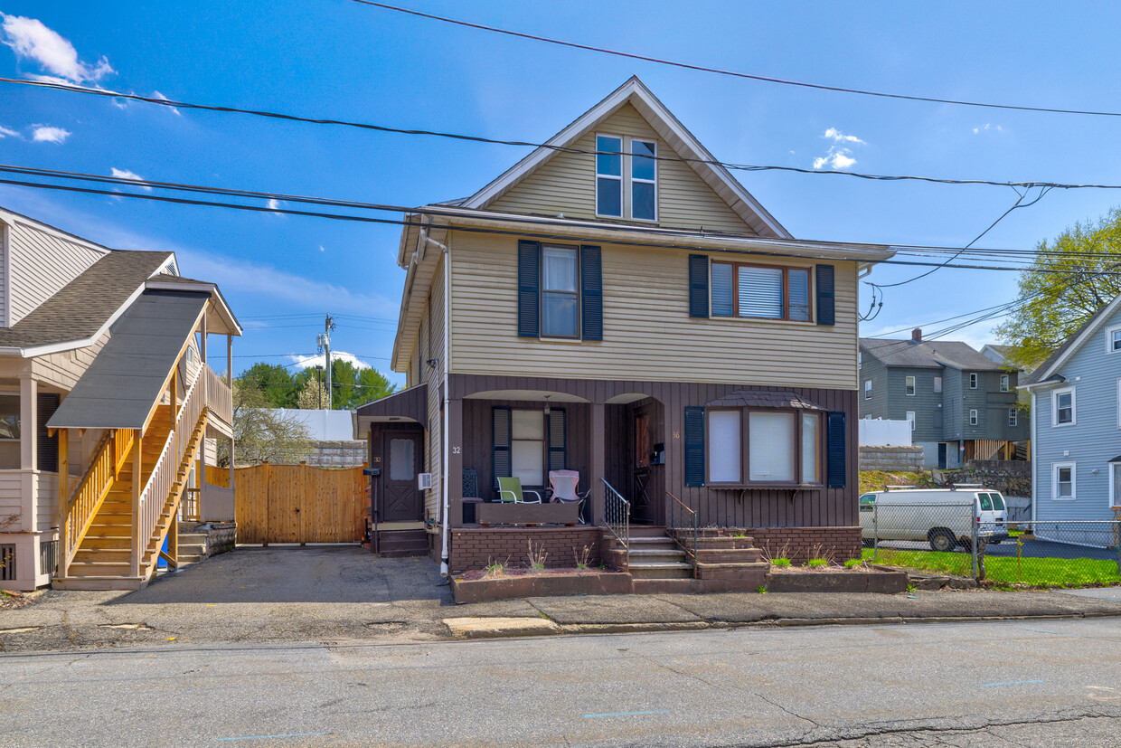 Primary Photo - 32 Britton Ave