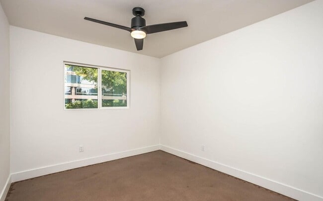 Building Photo - JUST REDUCED + FREE JUNE RENT!