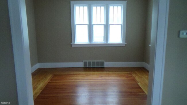 Building Photo - 1 br, 1 bath House - 1129 Pennoyer Ave