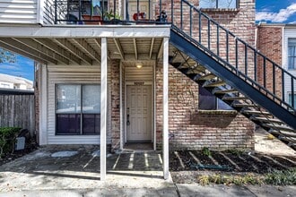 Building Photo - 10137 Waterstone Dr