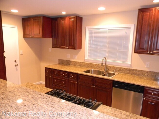 Building Photo - 3 br, 2 bath House - 870 N Lynn