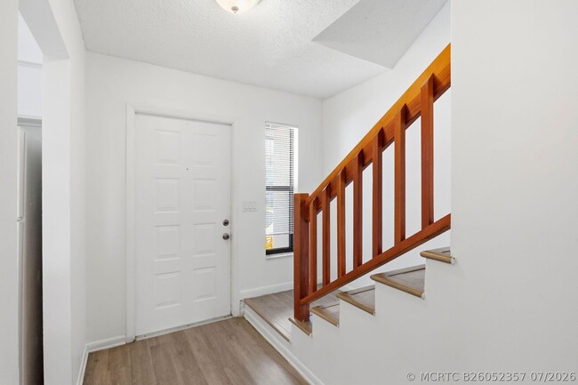 Building Photo - 2305 Seaside Dr