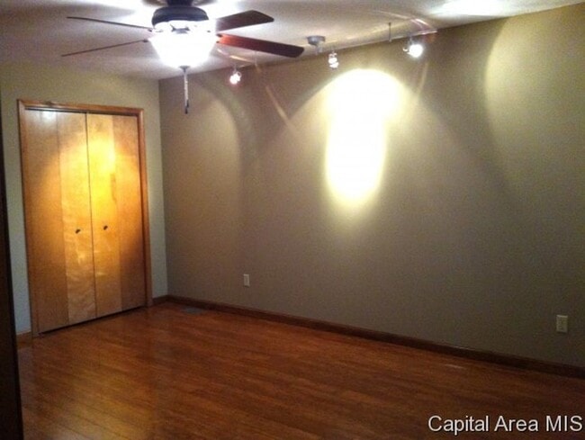 Building Photo - 2 Bed / 2 bath, Quiet, Westside Duplex for $1500.00 month. $1500 deposit required.