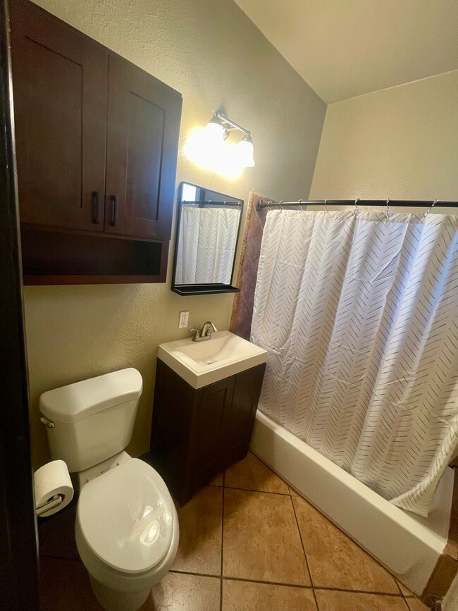 Foto del edificio - 1829 E 7th St