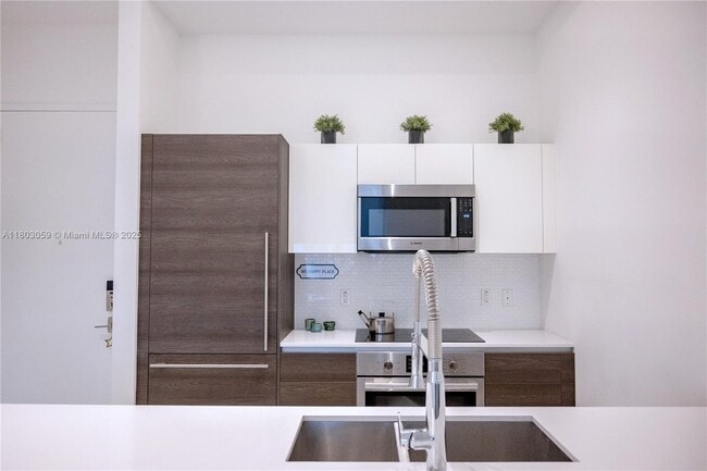 Building Photo - 301 Altara Ave