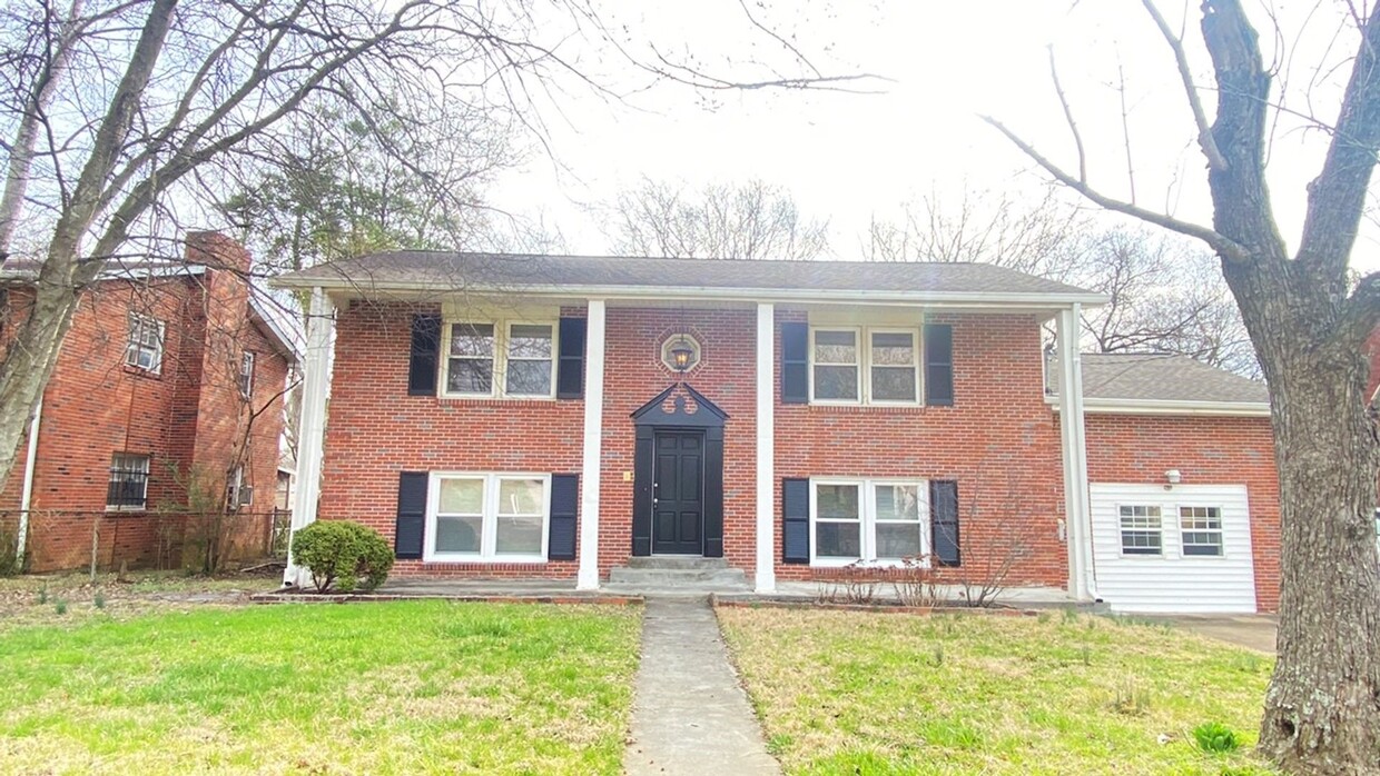 Primary Photo - Renovated in Nashville 3/1.5 Brick Home ov...