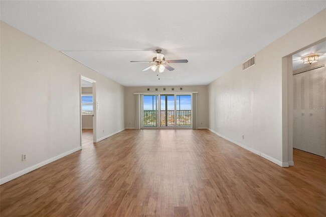 Foto del edificio - 420 64th Ave