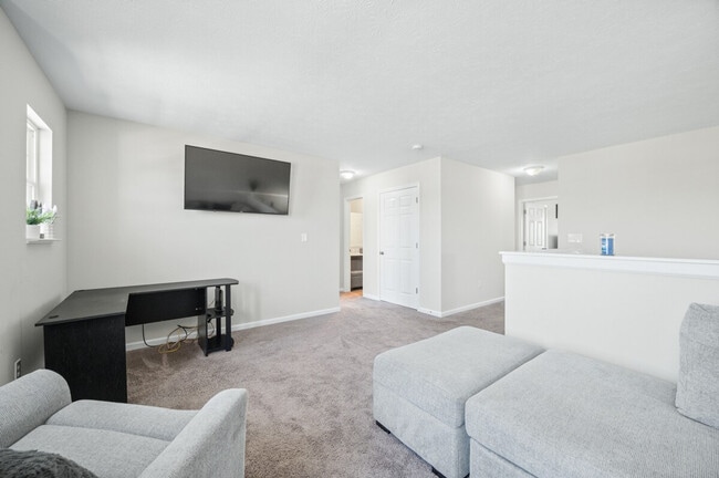 Building Photo - 4007 Woodview Dr