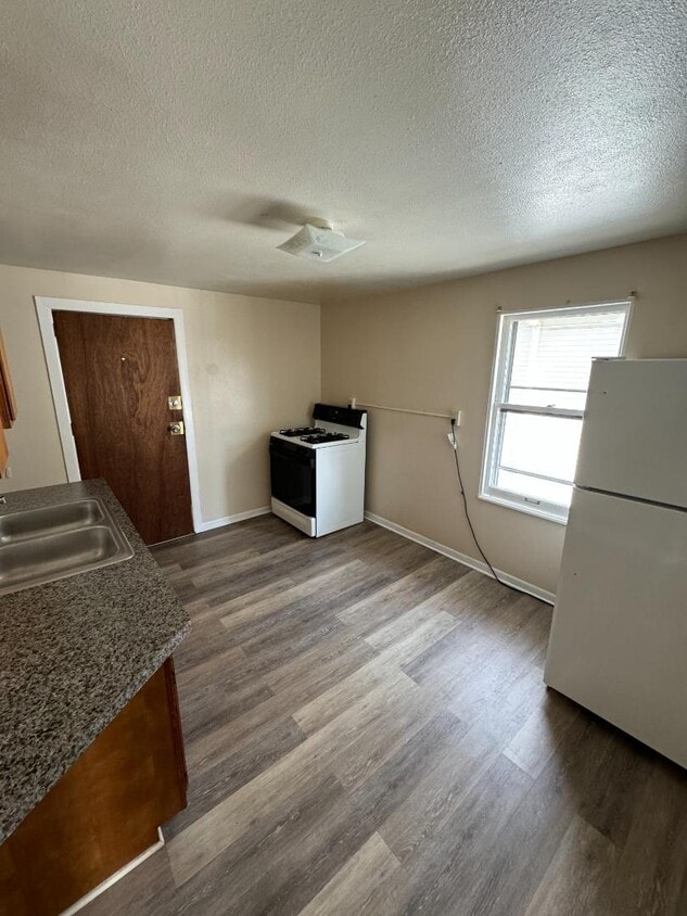 Primary Photo - 209 E Mt Hope Ave