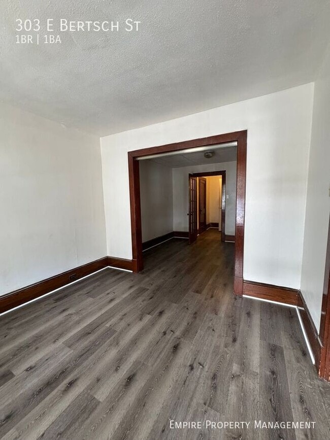 Building Photo - 303 E Bertsch St