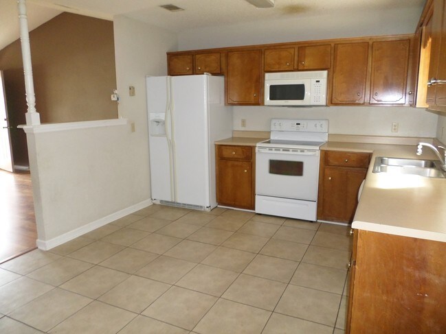 Building Photo - 906 Rice Ct