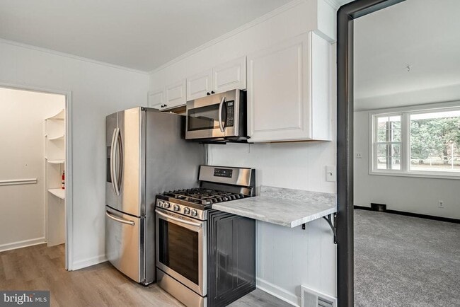 Building Photo - 419 W Rosedale Ave