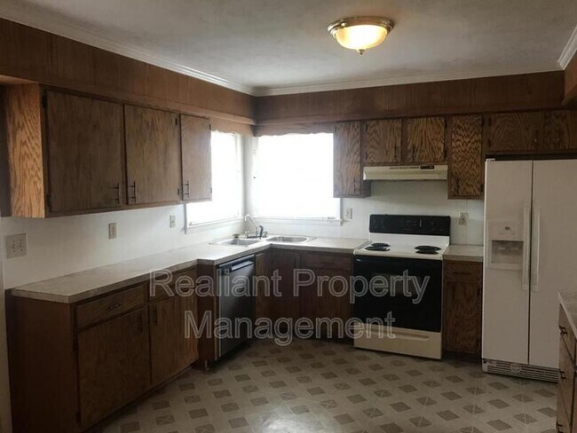 Building Photo - 2052 Dorset Dr