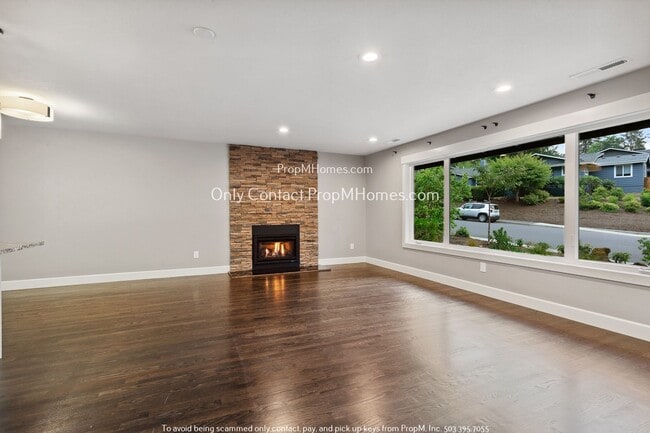 Building Photo - 16849 Lakeridge Dr