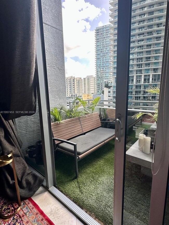 Foto del edificio - 1050 Brickell Ave