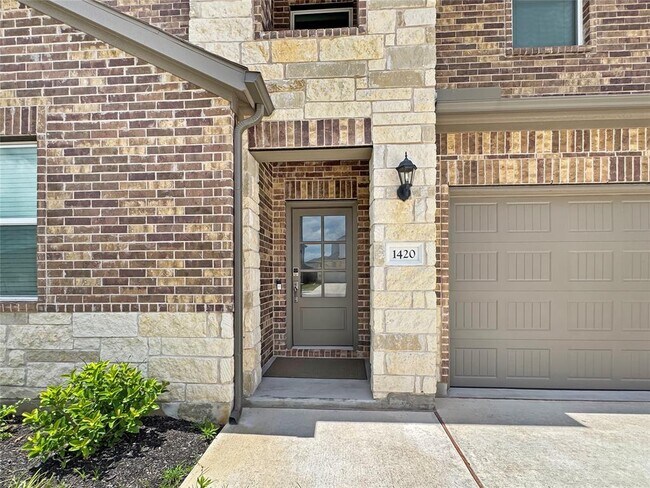 Building Photo - 1420 Carvin Wy