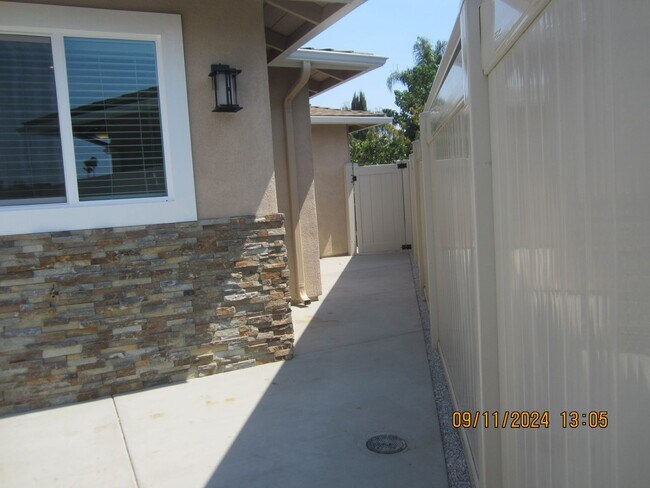 Foto del edificio - BRAND NEW 1 BEDROOM DOLL HOUSE!!