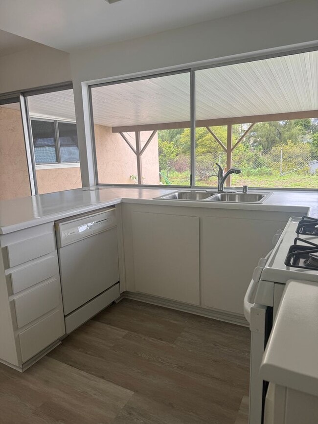 Foto del edificio - 4 bedroom/2 bath Lemon Grove home