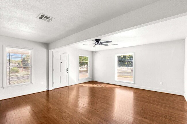 Foto del edificio - Private Landlord/Housing accepted-2700 Alexander Avenue