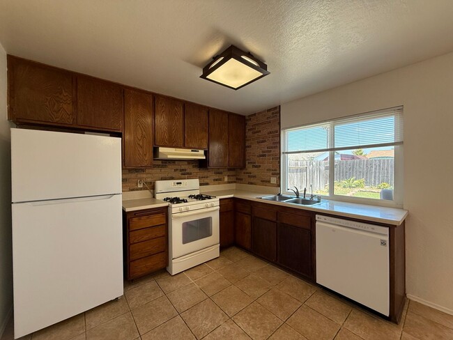Building Photo - Beautiful 3B/2BA House in Mira Mesa!