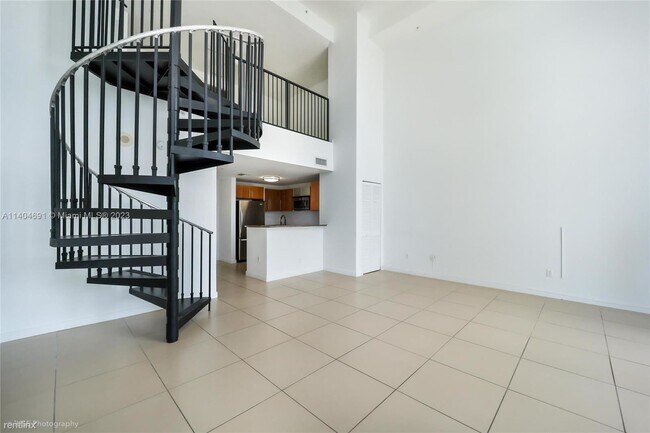Building Photo - 1 br, 1 bath Condo - 300 S Biscayne Blvd #...