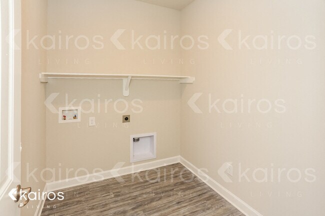 Building Photo - 6425 Tiger Pointe Dr.