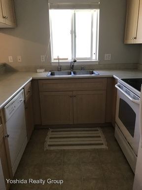 Building Photo - 656 Meakanu Ln