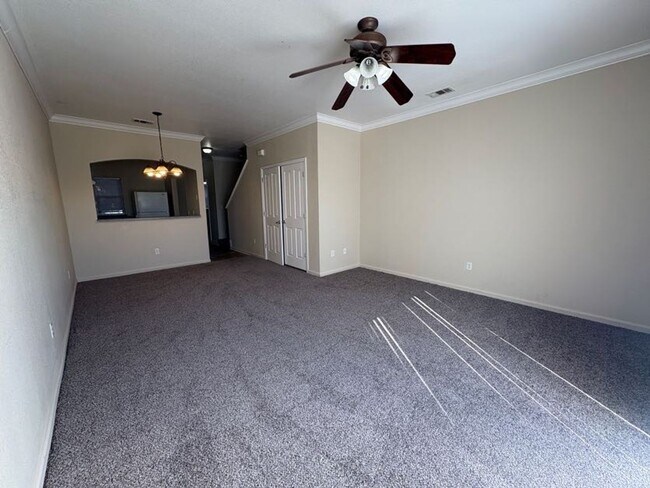 Foto del edificio - Ground Level, Two Bedroom Condo in Davis Oaks