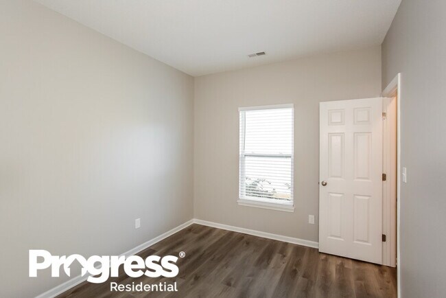 Building Photo - 7150 Parklake Pl