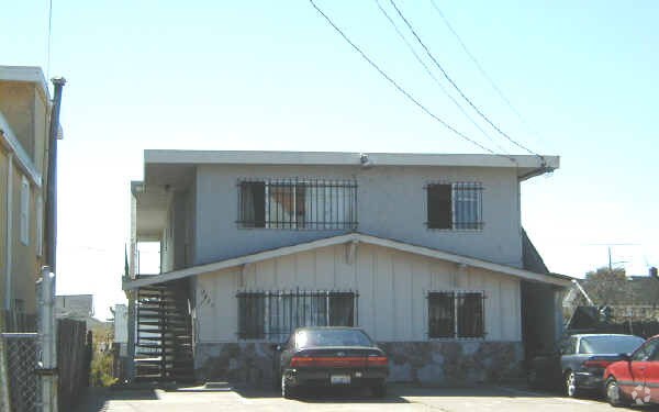 Building Photo - 2425 E 21st St
