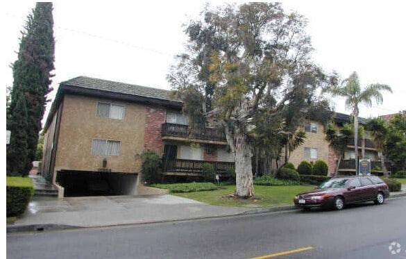 Building Photo - 10908 Rose Ave