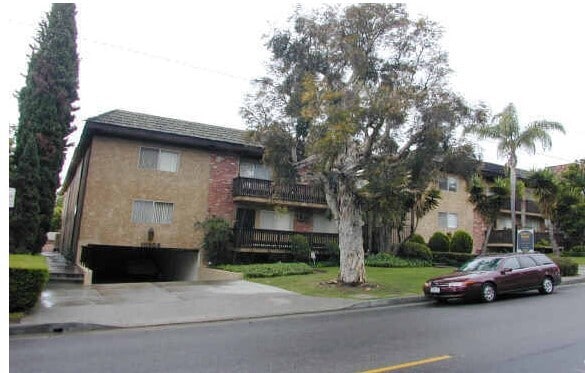 Building Photo - 10908 Rose Ave