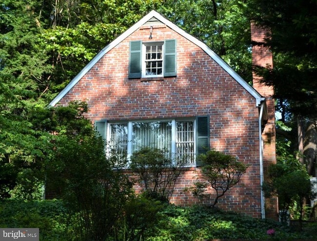 Building Photo - 1715 Army Navy Dr