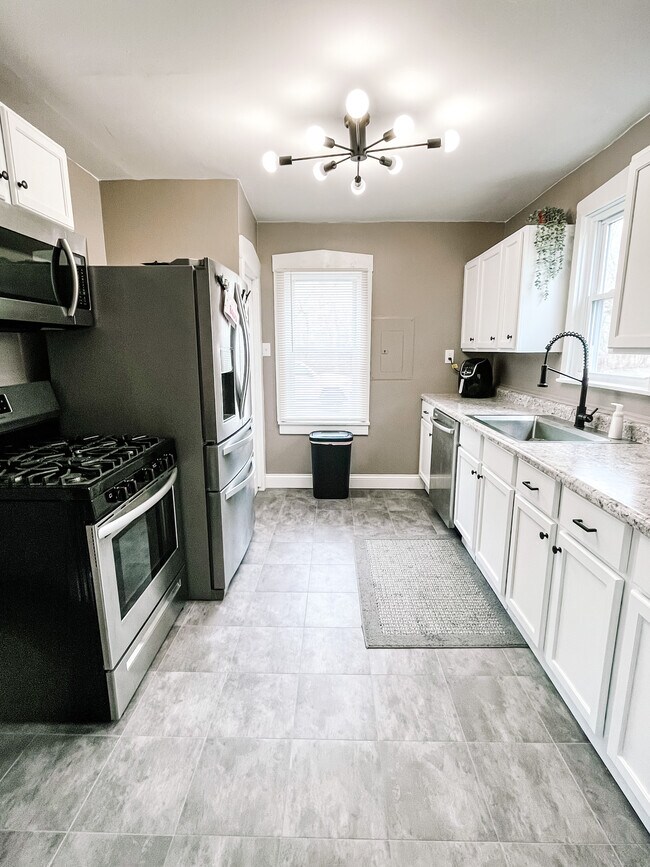Kitchen - 457 S Maple Ave