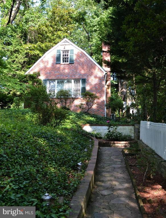 Building Photo - 1715 Army Navy Dr