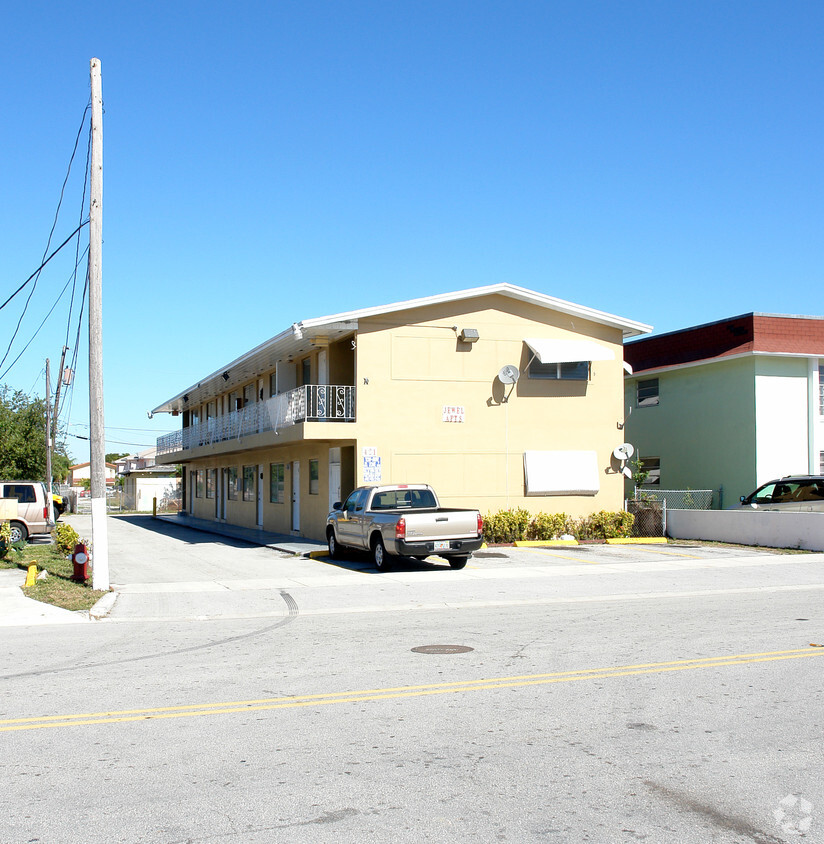 Primary Photo - Hialeah Racetrack Apartments