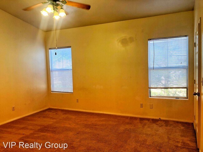 Building Photo - 2 br, 1.5 bath House - 384 Sunward Drive