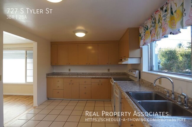Building Photo - 727 S Tyler St