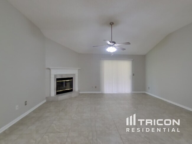 Building Photo - 2640 Glenhaven Dr