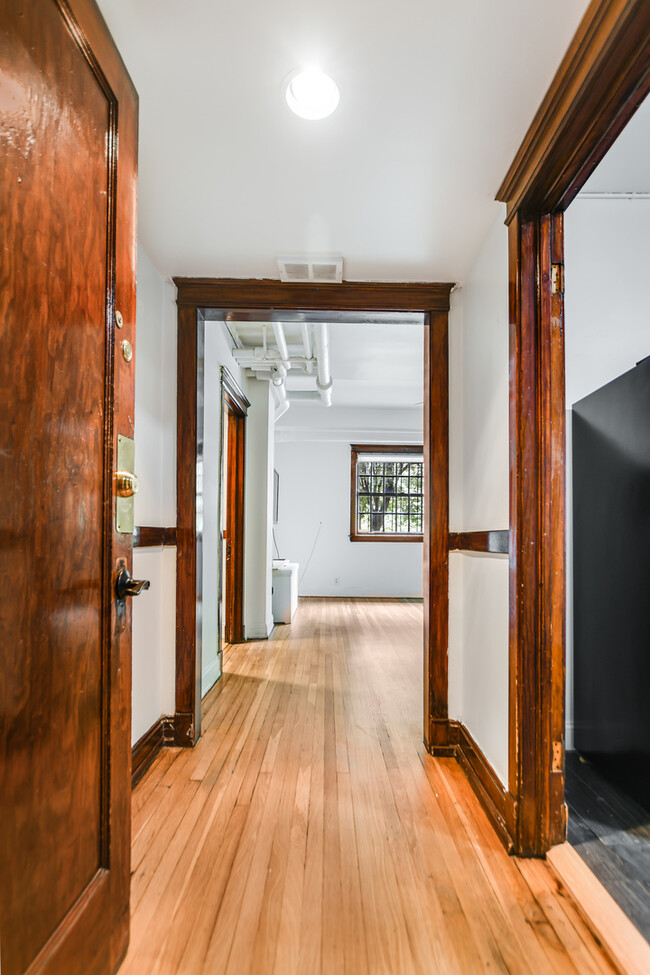 Foto del edificio - 2355 N Commonwealth Ave